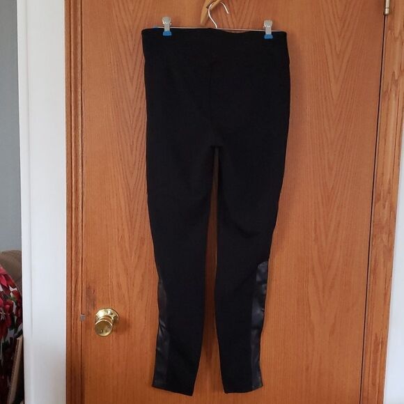 NWOT Old Navy Black Leggings with Faux Leather Accents on Legs Sz SP - Picture 3 of 6
